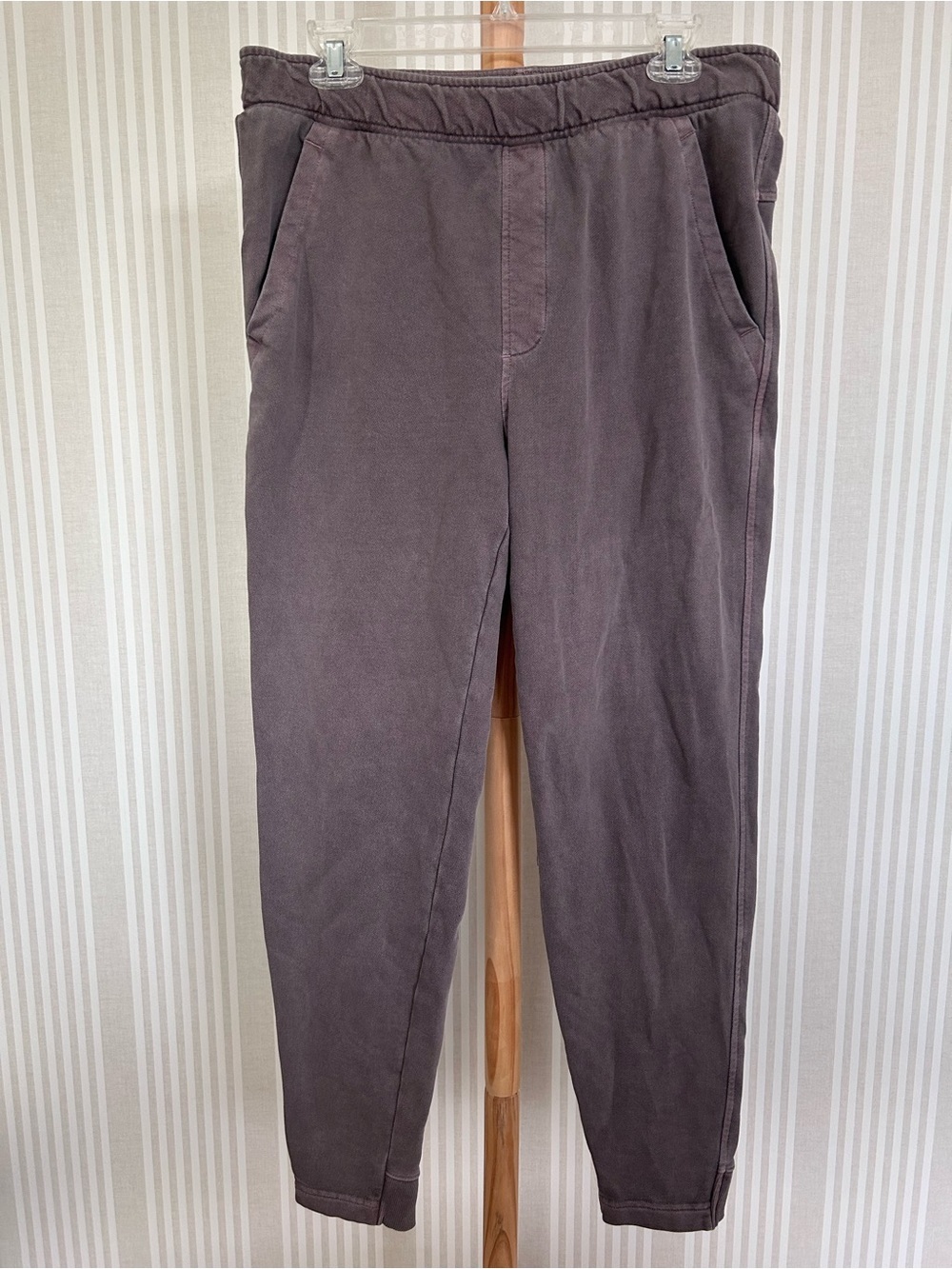 VRST Men's Washed Twill Terry Jogger Pants Size Medium Organic Mushroom - Picture 3 of 9